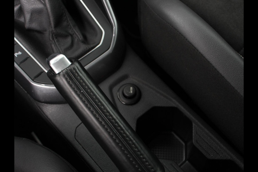 Volkswagen Polo 1.0 TSI Automaat Style Volkswagen Polo 1.0 TSI DSG Style | Navigatie | Climate Control | Adaptive Cruise Control | Camera | Lane Assist | LED Matrix | DAB | Parkeer sensoren | App Connect