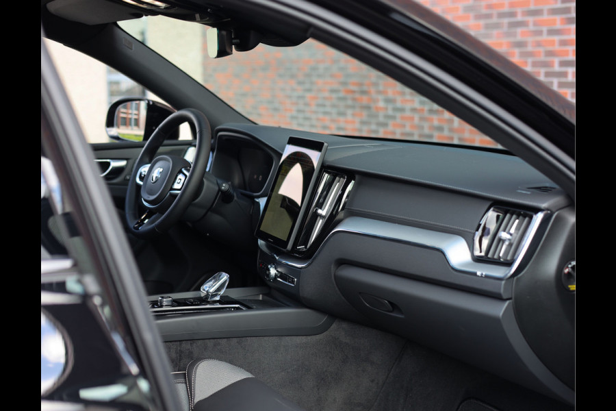 Volvo XC60 T6 AWD Ultra Black Edition | Trekhaak - Head Up - Direct leverbaar