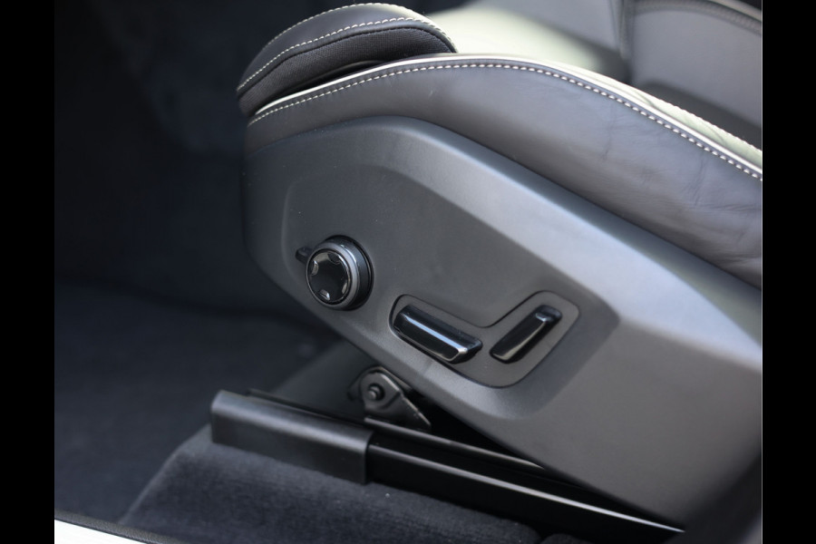 Volvo XC60 T6 AWD Ultra Black Edition | Trekhaak - Head Up - Direct leverbaar