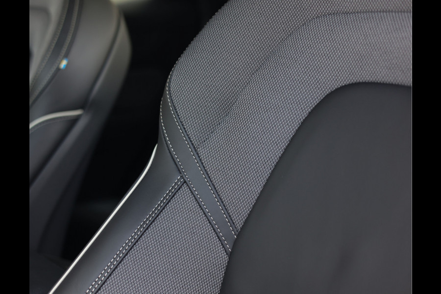 Volvo XC60 T6 AWD Ultra Black Edition | Trekhaak - Head Up - Direct leverbaar