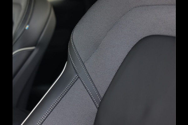 Volvo XC60 T6 AWD Ultra Black Edition | Trekhaak - Head Up - Direct leverbaar