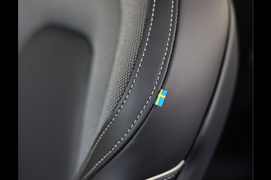 Volvo XC60 T6 AWD Ultra Black Edition | Trekhaak - Head Up - Direct leverbaar