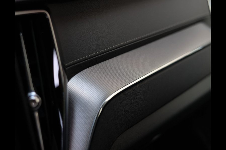 Volvo XC60 T6 AWD Ultra Black Edition | Trekhaak - Head Up - Direct leverbaar