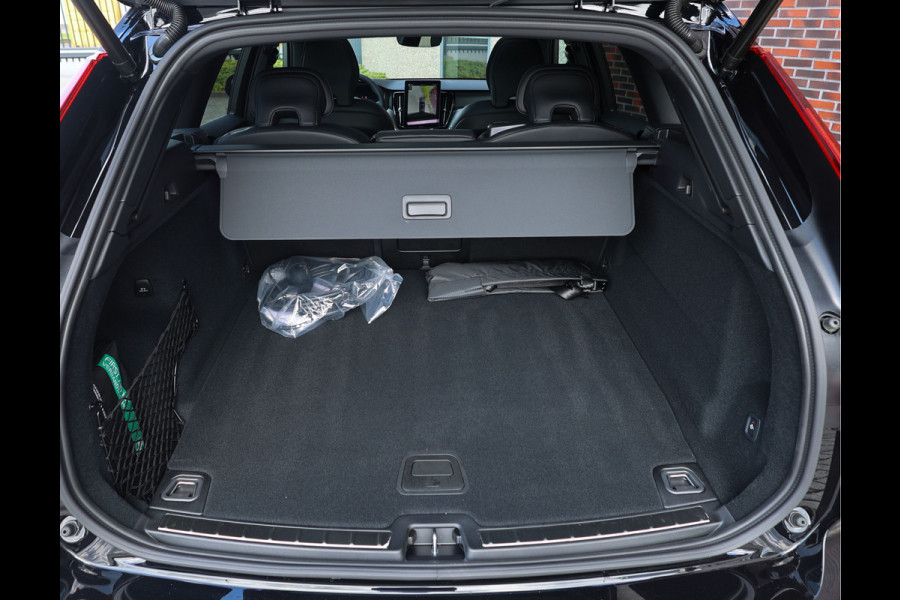 Volvo XC60 T6 AWD Ultra Black Edition | Trekhaak - Head Up - Direct leverbaar