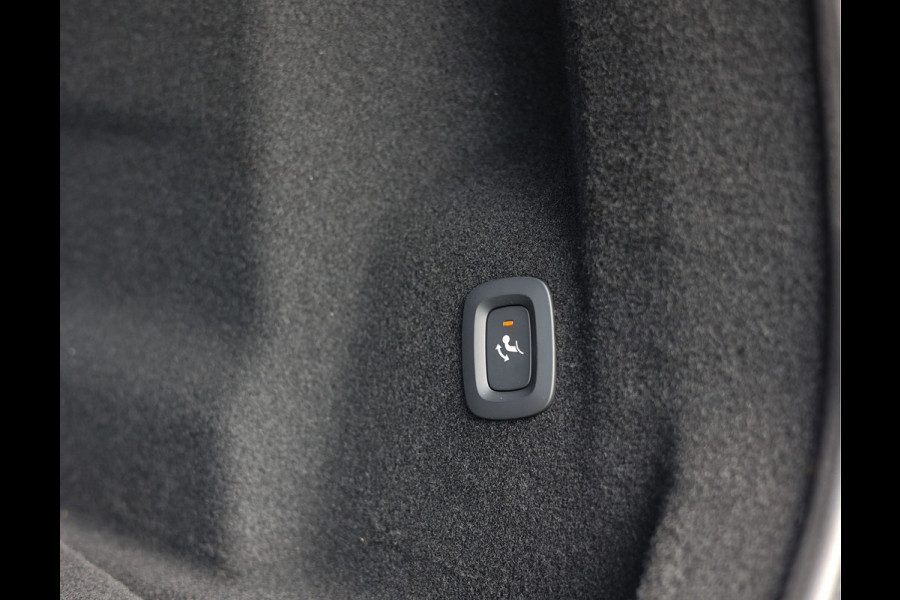 Volvo XC60 T6 AWD Ultra Black Edition | Trekhaak - Head Up - Direct leverbaar