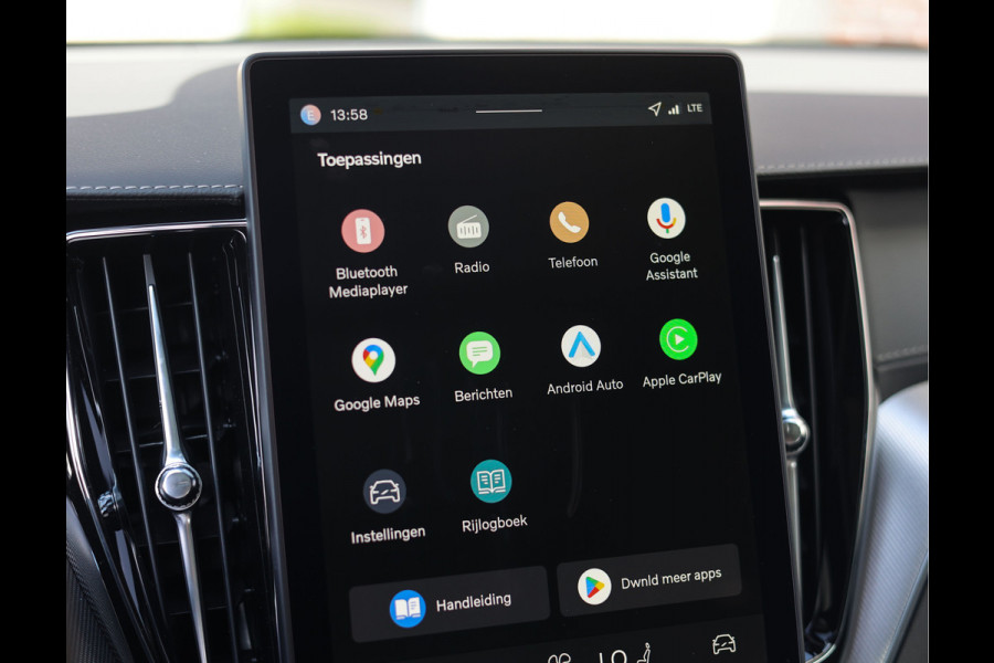 Volvo XC60 T6 AWD Ultra Black Edition | Trekhaak - Head Up - Direct leverbaar