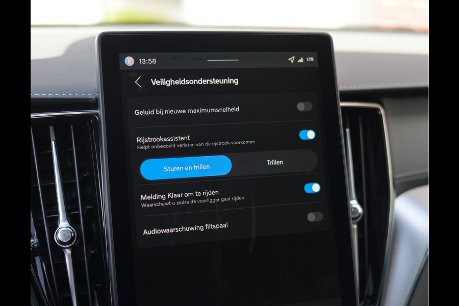 Volvo XC60 T6 AWD Ultra Black Edition | Trekhaak - Head Up - Direct leverbaar