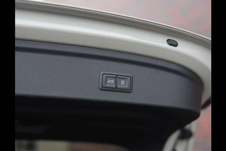 Audi RS3 Sportback 2.5 TFSI quattro | Krijt - Pano - Sonos