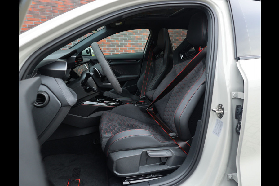 Audi RS3 Sportback 2.5 TFSI quattro | Krijt - Pano - Sonos