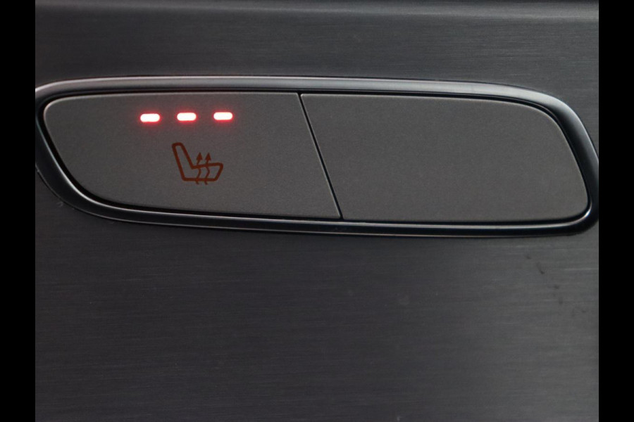 Mercedes-Benz C-Klasse 200 AMG Night | Leder | Stoelverwarming | Full LED | Park Assist | Navigatie | Climate control | Cruise control | Bluetooth