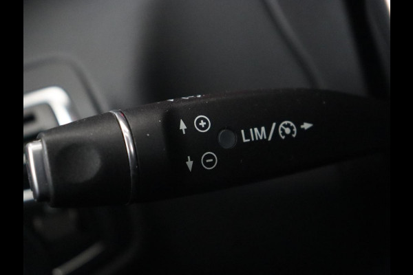 Mercedes-Benz C-Klasse 200 AMG Night | Leder | Stoelverwarming | Full LED | Park Assist | Navigatie | Climate control | Cruise control | Bluetooth