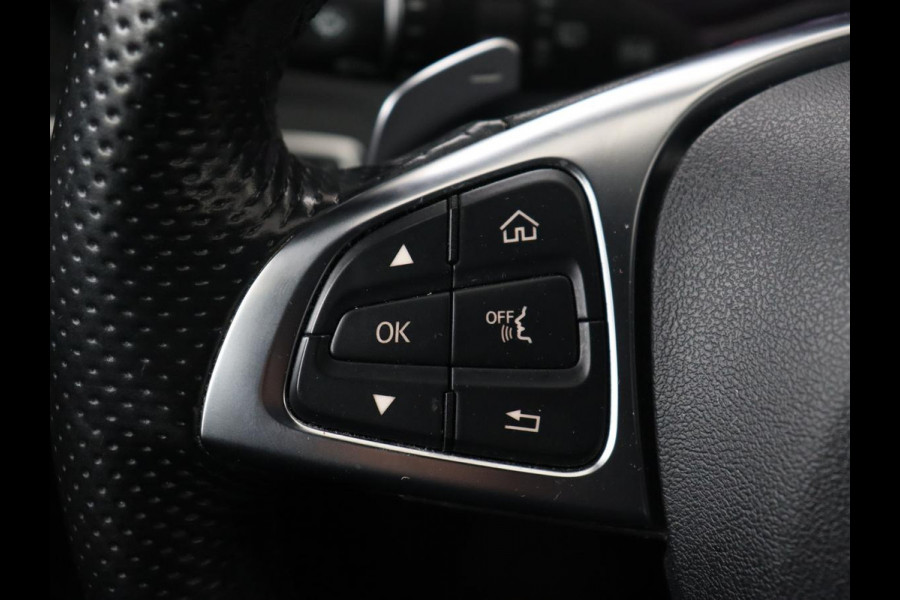 Mercedes-Benz C-Klasse 200 AMG Night | Leder | Stoelverwarming | Full LED | Park Assist | Navigatie | Climate control | Cruise control | Bluetooth