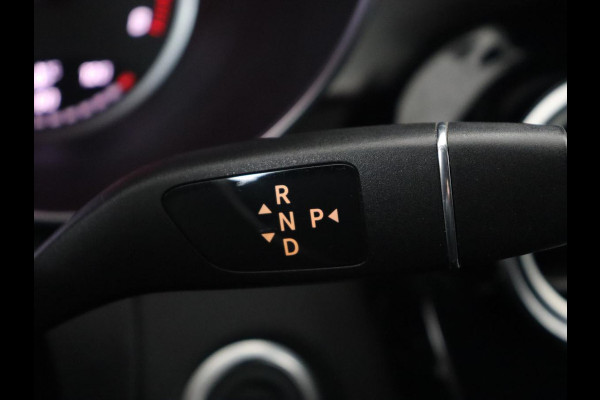 Mercedes-Benz C-Klasse 200 AMG Night | Leder | Stoelverwarming | Full LED | Park Assist | Navigatie | Climate control | Cruise control | Bluetooth