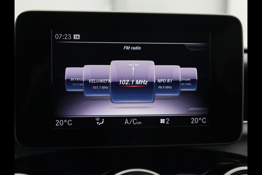 Mercedes-Benz C-Klasse 200 AMG Night | Leder | Stoelverwarming | Full LED | Park Assist | Navigatie | Climate control | Cruise control | Bluetooth