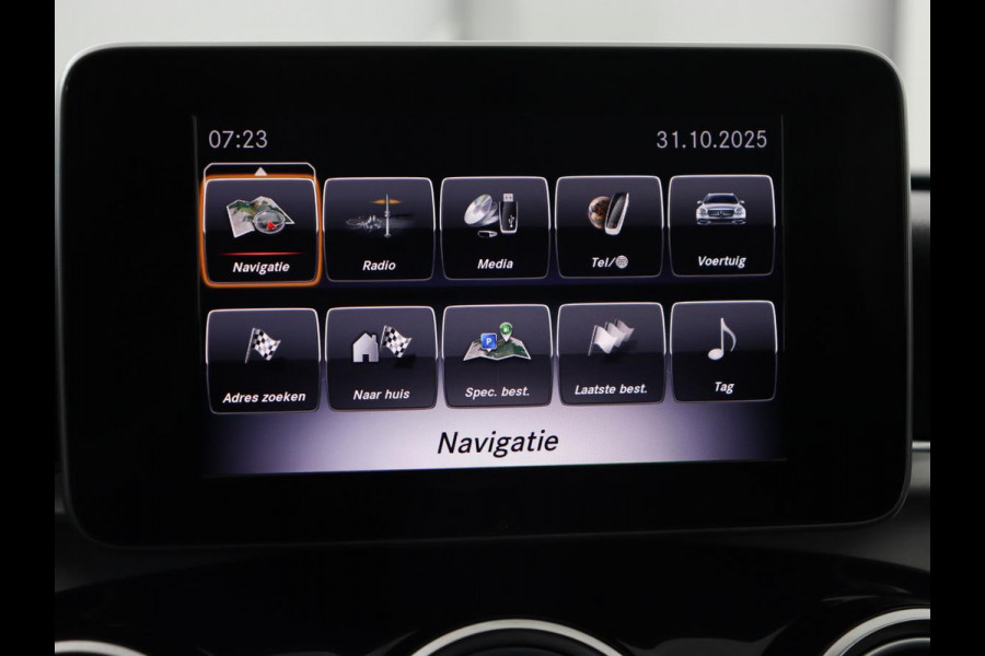 Mercedes-Benz C-Klasse 200 AMG Night | Leder | Stoelverwarming | Full LED | Park Assist | Navigatie | Climate control | Cruise control | Bluetooth