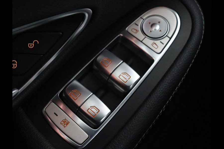 Mercedes-Benz C-Klasse 200 AMG Night | Leder | Stoelverwarming | Full LED | Park Assist | Navigatie | Climate control | Cruise control | Bluetooth