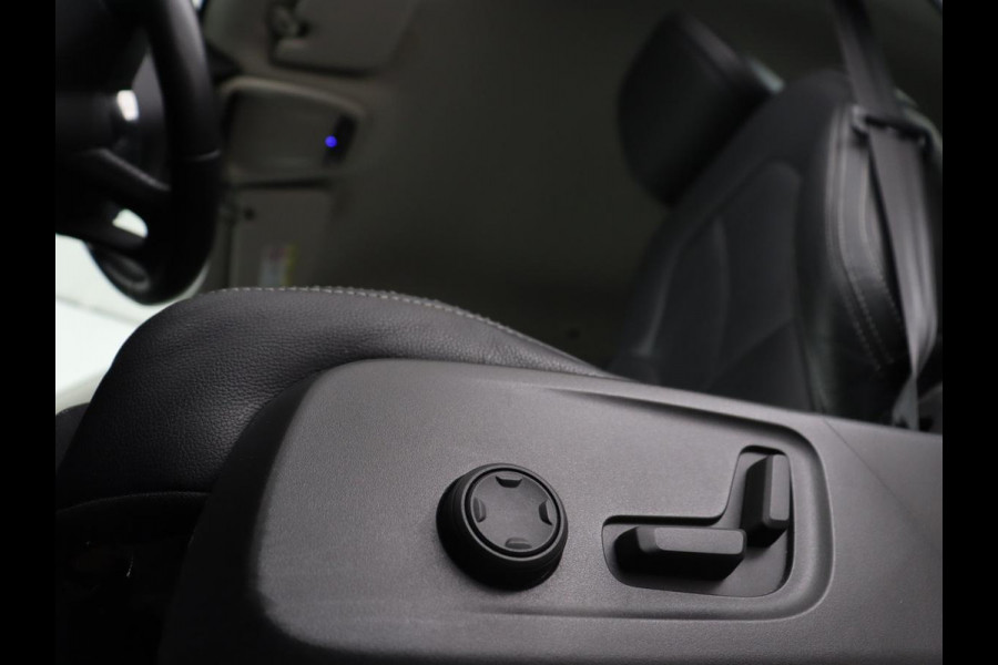 Volvo XC40 2.0 T4 Inscription | Trekhaak | Leder | Stoelverwarming | Camera | Harman/Kardon | Carplay | Achterbankverwarming | Navigatie | BLIS | Verwarmde voorruit | Cruise control