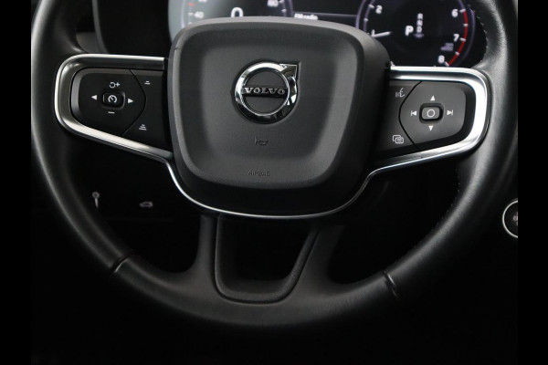 Volvo XC40 2.0 T4 Inscription | Trekhaak | Leder | Stoelverwarming | Camera | Harman/Kardon | Carplay | Achterbankverwarming | Navigatie | BLIS | Verwarmde voorruit | Cruise control