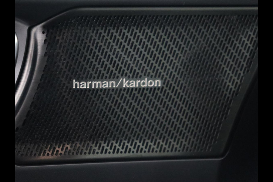 Volvo XC40 2.0 T4 Inscription | Trekhaak | Leder | Stoelverwarming | Camera | Harman/Kardon | Carplay | Achterbankverwarming | Navigatie | BLIS | Verwarmde voorruit | Cruise control