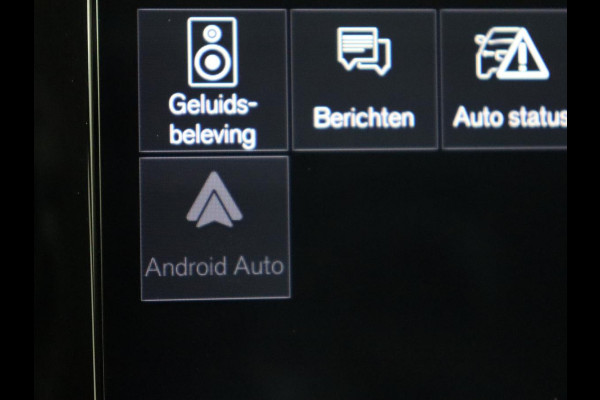 Volvo XC40 2.0 T4 Inscription | Trekhaak | Leder | Stoelverwarming | Camera | Harman/Kardon | Carplay | Achterbankverwarming | Navigatie | BLIS | Verwarmde voorruit | Cruise control