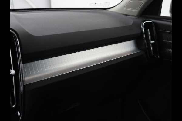 Volvo XC40 2.0 T4 Inscription | Trekhaak | Leder | Stoelverwarming | Camera | Harman/Kardon | Carplay | Achterbankverwarming | Navigatie | BLIS | Verwarmde voorruit | Cruise control