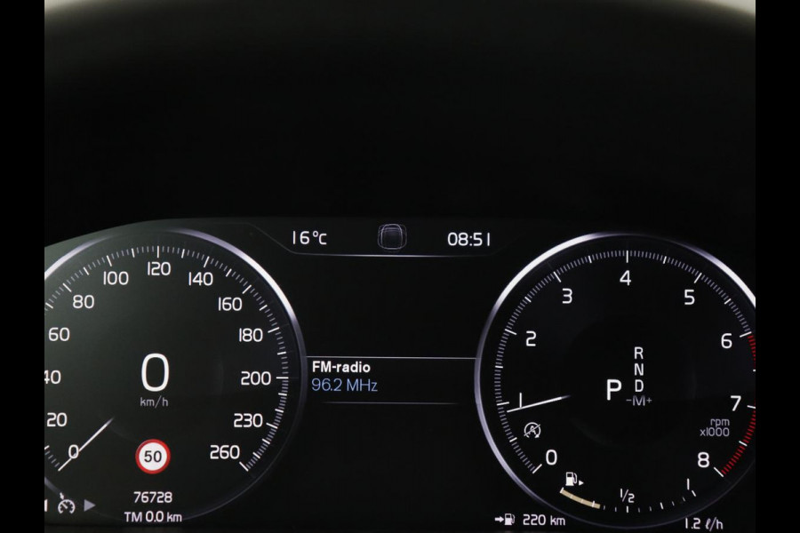 Volvo XC40 2.0 T4 Inscription | Trekhaak | Leder | Stoelverwarming | Camera | Harman/Kardon | Carplay | Achterbankverwarming | Navigatie | BLIS | Verwarmde voorruit | Cruise control