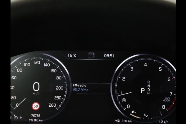 Volvo XC40 2.0 T4 Inscription | Trekhaak | Leder | Stoelverwarming | Camera | Harman/Kardon | Carplay | Achterbankverwarming | Navigatie | BLIS | Verwarmde voorruit | Cruise control