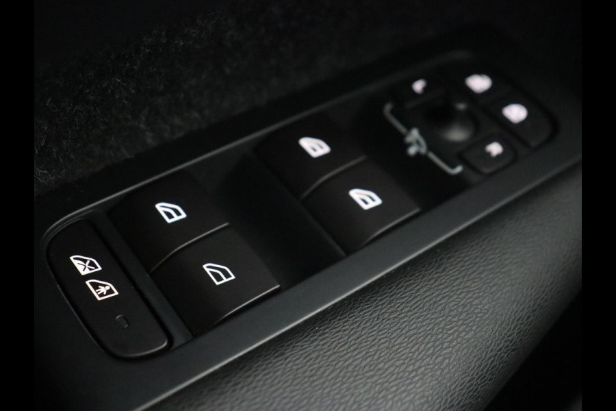 Volvo XC40 2.0 T4 Inscription | Trekhaak | Leder | Stoelverwarming | Camera | Harman/Kardon | Carplay | Achterbankverwarming | Navigatie | BLIS | Verwarmde voorruit | Cruise control