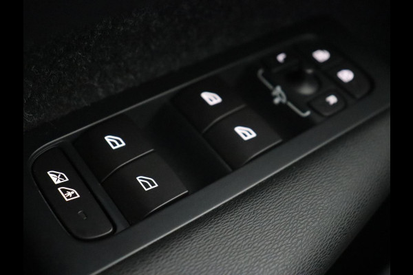 Volvo XC40 2.0 T4 Inscription | Trekhaak | Leder | Stoelverwarming | Camera | Harman/Kardon | Carplay | Achterbankverwarming | Navigatie | BLIS | Verwarmde voorruit | Cruise control
