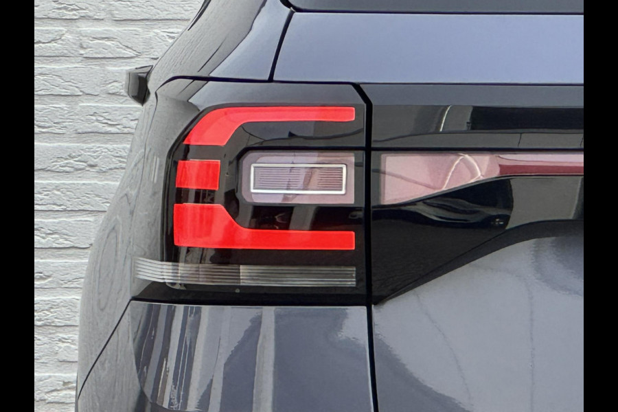 Volkswagen T-Cross 1.0 TSI Life Adaptive cruise control Climate control DAB radio Achteruitrijcamera Navi