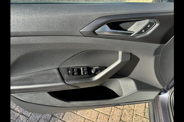 Volkswagen T-Cross 1.0 TSI Life Adaptive cruise control Climate control DAB radio Achteruitrijcamera Navi