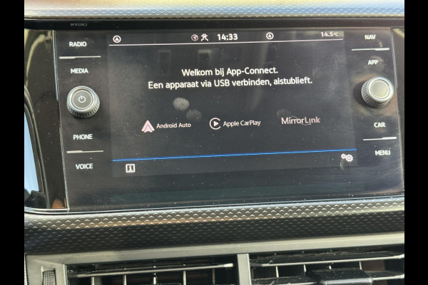 Volkswagen T-Cross 1.0 TSI Life Adaptive cruise control Climate control DAB radio Achteruitrijcamera Navi