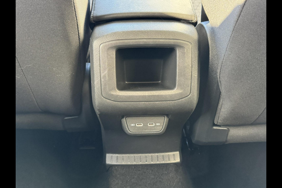 Volkswagen T-Cross 1.0 TSI Life Adaptive cruise control Climate control DAB radio Achteruitrijcamera Navi