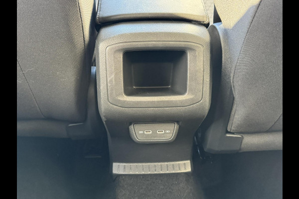 Volkswagen T-Cross 1.0 TSI Life Adaptive cruise control Climate control DAB radio Achteruitrijcamera Navi