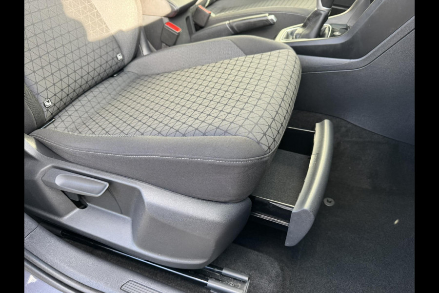 Volkswagen T-Cross 1.0 TSI Life Adaptive cruise control Climate control DAB radio Achteruitrijcamera Navi