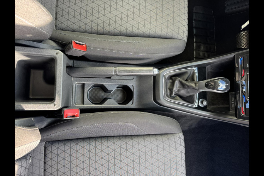 Volkswagen T-Cross 1.0 TSI Life Adaptive cruise control Climate control DAB radio Achteruitrijcamera Navi