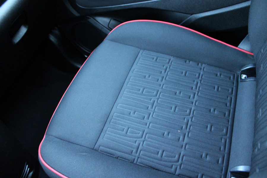 Fiat 500 RED 42 kWh | Navigatie | Winterpack | Red edition Actieweken 1 t/m 15 november!