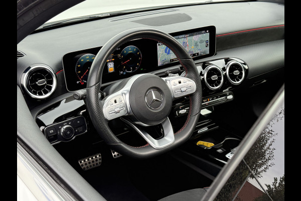 Mercedes-Benz A-Klasse 200 Business Solution AMG | Pano | Camera | LED | MBUX | 18 inch