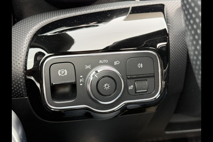 Mercedes-Benz A-Klasse 200 Business Solution AMG | Pano | Camera | LED | MBUX | 18 inch