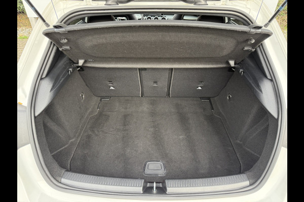 Mercedes-Benz A-Klasse 200 Business Solution AMG | Pano | Camera | LED | MBUX | 18 inch