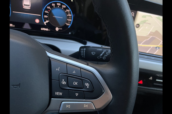 Volkswagen Golf Variant 2.0 TDI Life Business Full options met o.a. Climate control - Cruise control adaptive - Bluetooth/Apple carplay/Android auto - Navigatie full map - Stoelverwarming en Elektrisch verstelbaar met massage functie - P