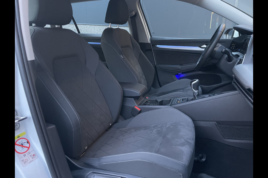 Volkswagen Golf Variant 2.0 TDI Life Business Full options met o.a. Climate control - Cruise control adaptive - Bluetooth/Apple carplay/Android auto - Navigatie full map - Stoelverwarming en Elektrisch verstelbaar met massage functie - P