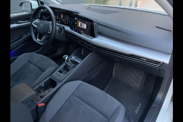 Volkswagen Golf Variant 2.0 TDI Life Business Full options met o.a. Climate control - Cruise control adaptive - Bluetooth/Apple carplay/Android auto - Navigatie full map - Stoelverwarming en Elektrisch verstelbaar met massage functie - P