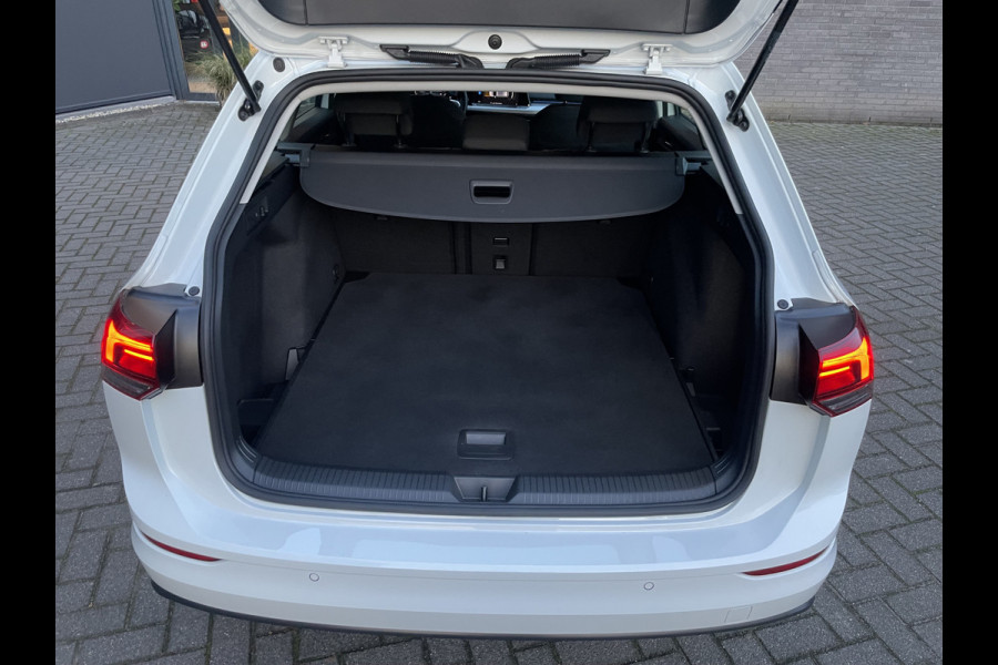 Volkswagen Golf Variant 2.0 TDI Life Business Full options met o.a. Climate control - Cruise control adaptive - Bluetooth/Apple carplay/Android auto - Navigatie full map - Stoelverwarming en Elektrisch verstelbaar met massage functie - P