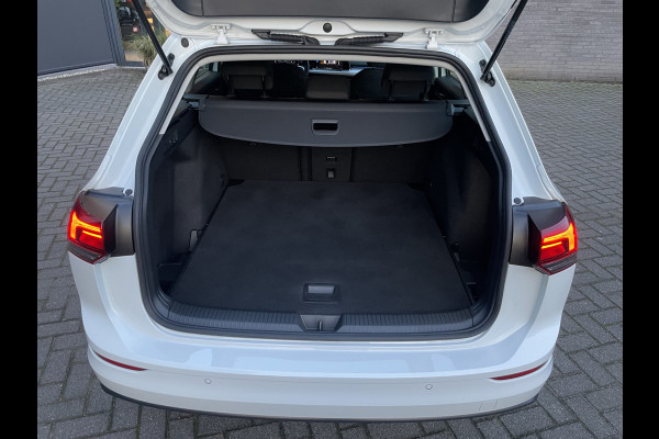 Volkswagen Golf Variant 2.0 TDI Life Business Full options met o.a. Climate control - Cruise control adaptive - Bluetooth/Apple carplay/Android auto - Navigatie full map - Stoelverwarming en Elektrisch verstelbaar met massage functie - P
