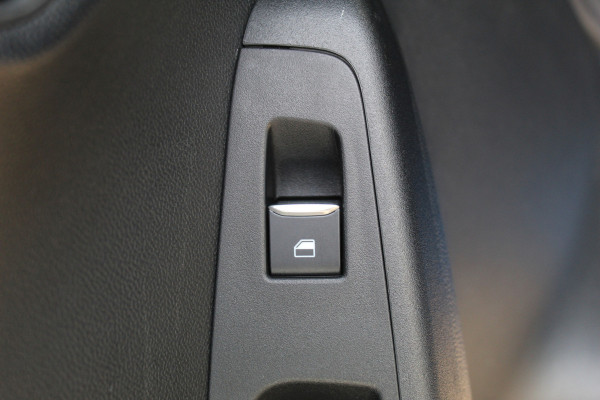 Ford Puma 1.0 EcoBoost Hybrid ST-Line , 125pk Climate control , Stoel,Stuur en Voorruitverwarming Navigatie , Bluetooth , Parkeersensoren achter