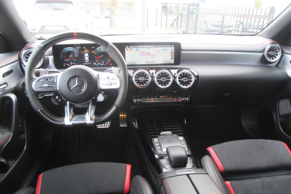 Mercedes-Benz CLA-Klasse AMG 35 4MATIC, Distronic Plus, Panoramadak