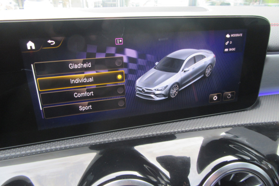 Mercedes-Benz CLA-Klasse AMG 35 4MATIC, Distronic Plus, Panoramadak