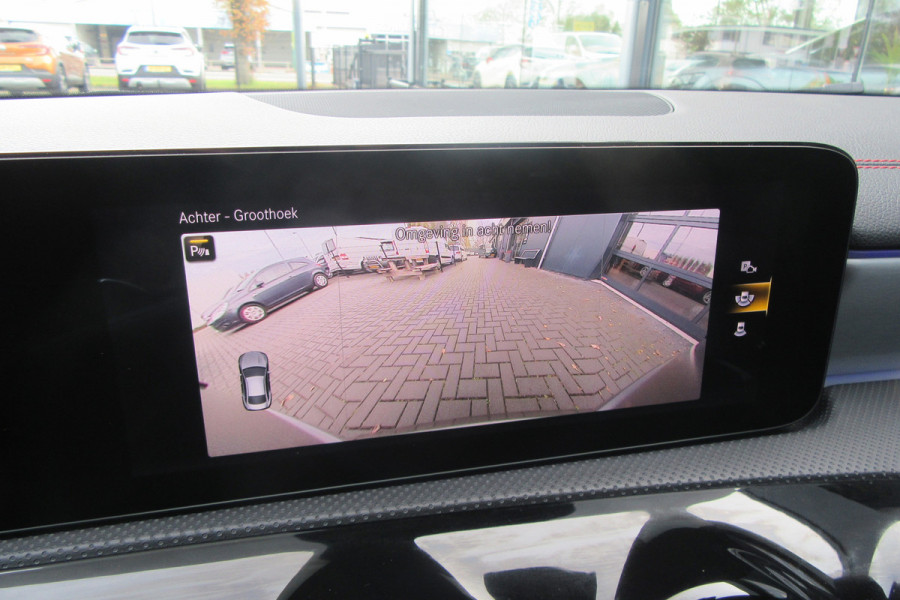 Mercedes-Benz CLA-Klasse AMG 35 4MATIC, Distronic Plus, Panoramadak