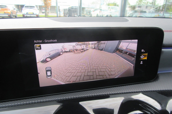 Mercedes-Benz CLA-Klasse AMG 35 4MATIC, Distronic Plus, Panoramadak